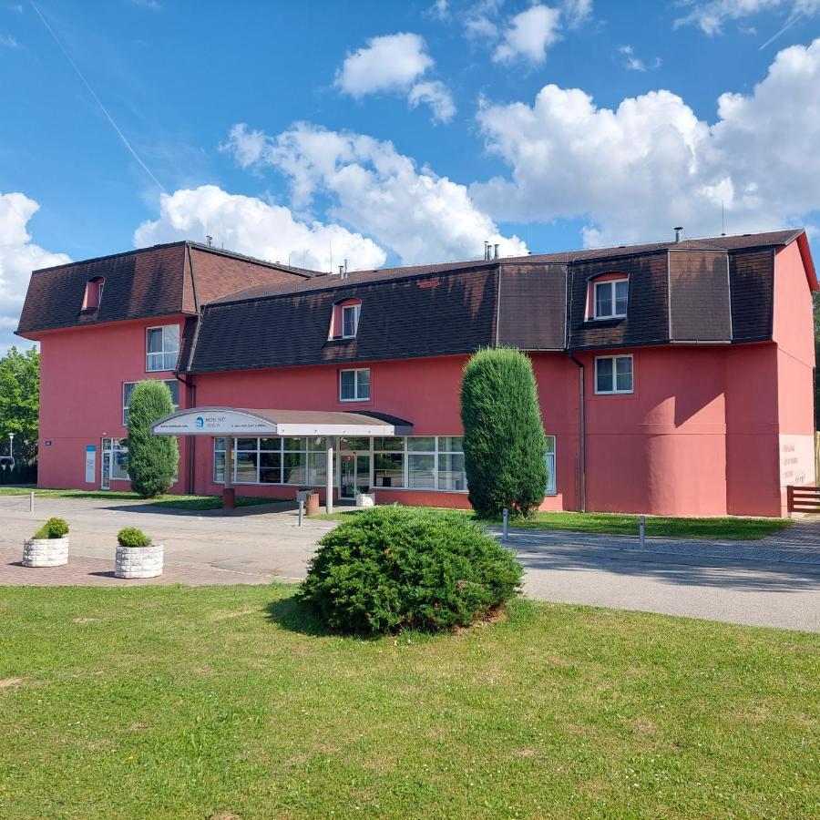 Hotel Svet トレボン エクステリア 写真